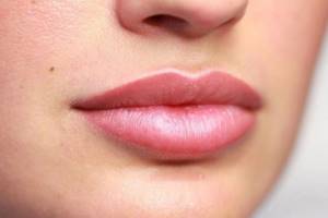 Light kajal - Permanent lip makeup techniques