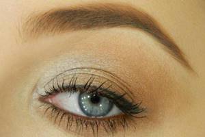 Shadows for green eyes and fair skin. Makeup for green-eyed blondes 