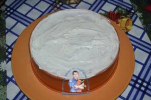 Торт без выпечки из печенья со сгущенкой и сметаной