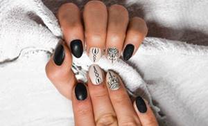 Black and white manicure tutorial.