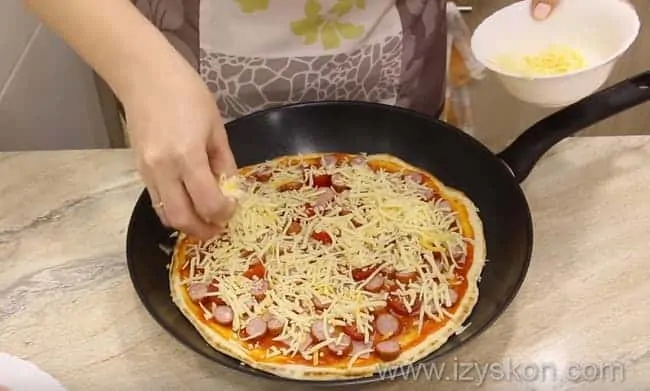 Learn how to make pizza in a frying pan at home