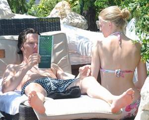 In 2012, information appeared about Cumberbatch&#39;s romantic relationship with Russian model Ekaterina Elizarova