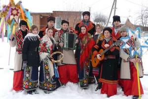 Ideally, for caroling, you should choose a large company in bright folk costumes