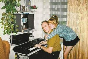 Yulia Nachalova with her father, the author of many of her songs