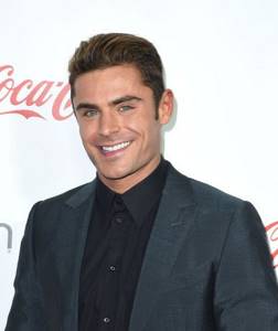 Zac EfronDespite the fact that now Zac Efron&#39;s smile looks amazing, before his visit to the dentist, he, like the rest of the heroes in our selection, could not boast of perfectly straight and snow-white teeth