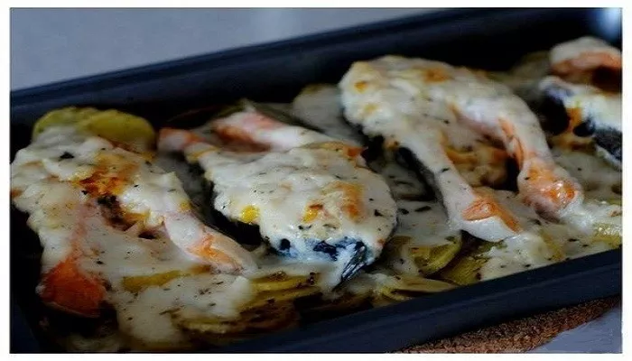 baked trout in garlic sauce with vegetables